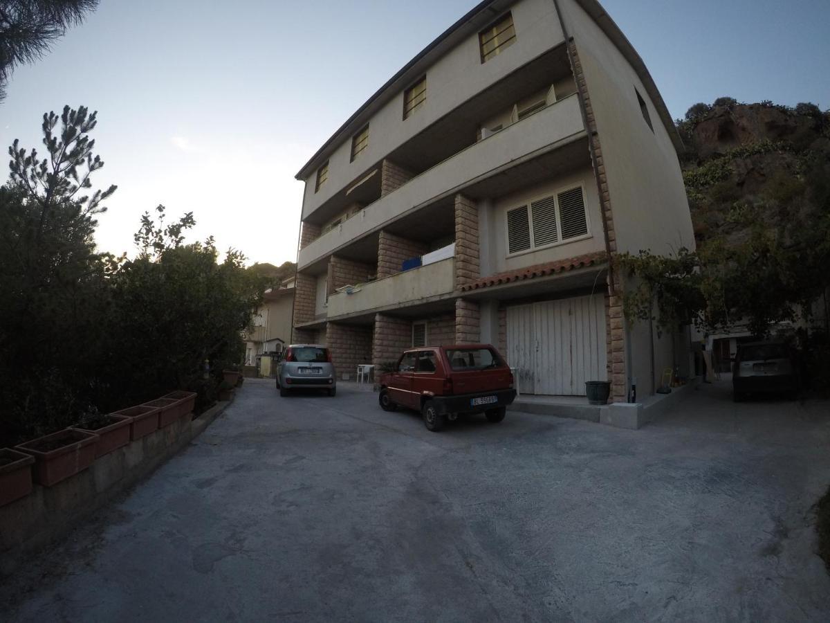 B&B Bassu Bosa Exterior photo